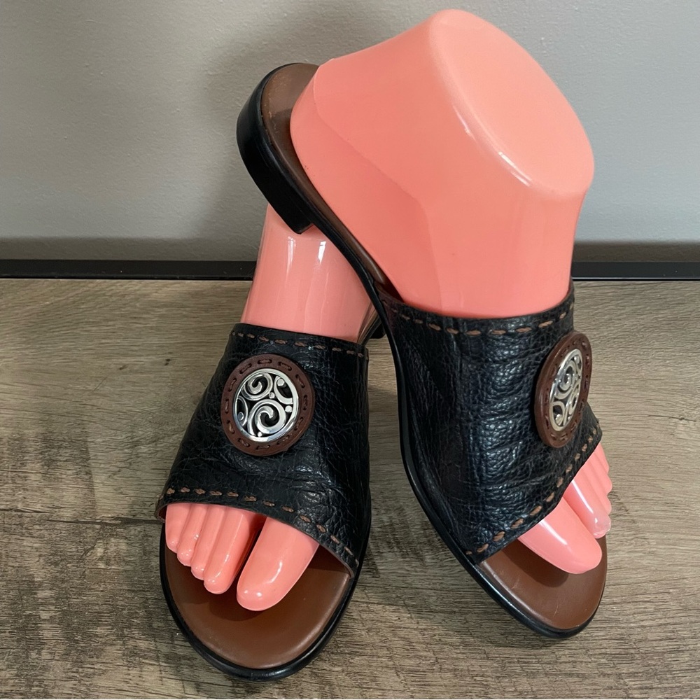 Women's BRIGHTON Black Leather MOLLY Silver Medallion SLIDES Sandals  9 M - Picture 3 of 6